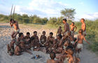 Naro-San-People near Ghanzi in the central Kalahari. Naro-Buschmann-Sippe nahe Ghanzi in der Zentral-Kalahari von Botswana