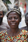 Masai-Frau; tanzt; tanzend; Diani Reef VIP-Empfang; Diani Reef. Masai-Frau dancing at Diani Reef Mombasa for VIP-welcome ceremony; Hotellerie; Tourismus; tourism; tourist; traditional music