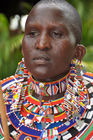 Masai women with traditional glas-perls neck-rings. Junge Masai-Frau trägt bunte Glasperlen-Halsringe; Schmuck; Tradition, Bantu-Kultur,