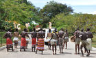 Grosses Tam-Tam samt  Kamelaufmarsch für VIP's im Diani Reef Resort an der Südküste von Mombasa. Big wellcome ceremony for VIP's at Diani Reef Resort in Mombasa South Coast