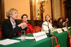 (C)fotodienst/Anna Rauchenberger -  Wien, am 15.04.2009 - Equal Pay Day: Ein hochkarätig besetztes Podium diskutiert zu Einkommensunterschieden zwischen Männern und Frauen. Eine verbindliche Regelung soll helfen, die Einkommensschere zu verkleinern. FOTO v.l.: Bettina Gneisz-Al-Ani,  Marek Christine, Föderl-Schmid Alexandra, Heinisch-Hosek Gabriele, Römer Renate, Vizepräsidentin BPW Austria Michaela Muschitz