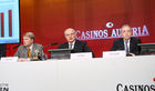 (C) fotodienst/Anna Rauchenberger - Wien, 3.4.2009 - Bilanzpressekonferenz der Casinos Austria im Studio 44 am Rennweg. Die Casinos Austria konnten eine positive Umsatzentwicklung verzeichnen. FOTO v.l.:  Mag. Dietmar Hoscher, Vorstand Casinos Austria, Dr. Karl Stoss, Generaldirektor und Vorstandsvorsitzender der Österreichischen Lotterien und der Casinos Austria, Mag. Josef Leutgeb, Finanzvorstand der Casinos Austria.