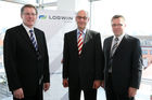 (C) fotodienst/Anna Rauchenberger - Wien, 2.4.2009 -  Die Logwin AG verzeichnet eine rückläufige Nachfrage nach Logistik-Leistungen, kann aber den Umsatz 2008 trotz der gesamtwirtschaftlich schwierigen Lage auf Vorjahresniveau halten.  FOTO v.l.:  Hermann Költringer, Director Business Development Solutions, Logwin, Berndt-Michael Winter (CEO), Vorsitzender des Verwaltungsrats und des Executive Committe der Logwin AG, Christian Braunstein, Logwin Road + Rail Austria GmbH