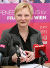 (C) fotodienst/Anna Rauchenberger - Wien, 02.03.2009 - Die Frauenstadträtin der Stadt Wien will einschränkende Rollenbilder aufbrechen und präsentiert das neue RollenBilderBuch, das zur Selbstreflexion über Rollenklischees anregen soll. FOTO: Frauenstadträtin Sandra Frauenberger