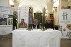 (C) fotodienst/Gudrun Krieger - Wien 26.02.2009 - Erste Slow Food Produkte aus Österreich – 'Qualität, Geschmack und Bio-Genuss'. Pressekonferenz Foto re n li: Mag. Christoph Gleirscher (Bio Austria) Barbara van Melle (Buchautorin),Peter Zipser (Arche Noah)
