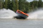 Österreichs einziges Jetboot fährt jetzt auf der Donau. FOTO: Das Jetboot in voller Fahrt (c) Thomas Wolff