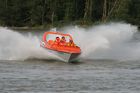 Österreichs einziges Jetboot fährt jetzt auf der Donau. FOTO: Das Jetboot in voller Fahrt (c) Thomas Wolff