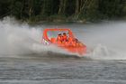 Österreichs einziges Jetboot fährt jetzt auf der Donau. FOTO: Das Jetboot in voller Fahrt (c) Thomas Wolff