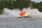 Österreichs einziges Jetboot fährt jetzt auf der Donau. FOTO: Das Jetboot in voller Fahrt (c) Thomas Wolff