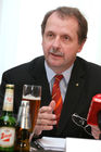 (C) fotodienst/Anna Rauchenberger - Wien, 23.02.2009 - Verband der Brauereien Österreichs: Erfolgsbilanz 2008 für heimische Brauereien - Österreich ist 'Bier-Vizeweltmeister'. 2008 wurden 8,6 Mio Hektoliter Bier konsumiert, das ist ein Plus von 2 Prozent gegenüber 2007. Mit 109,3 Liter Pro-Kopf-Verbrauch Bier liegt Österreich nach Tschechien auf Platz 2. FOTO: DI Dr. Markus Liebl, Obmann des Verbandes der Brauereien Österreichs