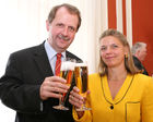 (C) fotodienst/Anna Rauchenberger - Wien, 23.02.2009 - Verband der Brauereien Österreichs: Erfolgsbilanz 2008 für heimische Brauereien - Österreich ist 'Bier-Vizeweltmeister'. 2008 wurden 8,6 Mio Hektoliter Bier konsumiert, das ist ein Plus von 2 Prozent gegenüber 2007. Mit 109,3 Liter Pro-Kopf-Verbrauch Bier liegt Österreich nach Tschechien auf Platz 2. FOTO v.l.: DI Dr. Markus Liebl, Obmann des Verbandes der Brauereien Österreichs, Verbandsgeschäftsführerin Mag. Jutta Kaufmann-Kerschbaum (Verband der Brauereien Österreichs)