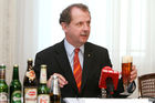 (C) fotodienst/Anna Rauchenberger - Wien, 23.02.2009 - Verband der Brauereien Österreichs: Erfolgsbilanz 2008 für heimische Brauereien - Österreich ist 'Bier-Vizeweltmeister'. 2008 wurden 8,6 Mio Hektoliter Bier konsumiert, das ist ein Plus von 2 Prozent gegenüber 2007. Mit 109,3 Liter Pro-Kopf-Verbrauch Bier liegt Österreich nach Tschechien auf Platz 2. FOTO: DI Dr. Markus Liebl, Obmann des Verbandes der Brauereien Österreichs