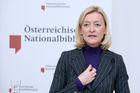 (C) fotodienst/Anna Rauchenberger - Wien, 13.02.2009 - Die Österreichische Nationalbibliothek präsentierte die Bilanz 2008 und stellte das Programm für 2009 vor, das nicht nur die weitere Digitalisierung der Bibliothek, sondern auch große Bau- und Sanierungsarbeiten vorsieht. FOTO: Dr. Johanna Rachinger, Generaldirektorin der Österreichischen Nationalbibliothek (ONB)