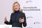 (C) fotodienst/Anna Rauchenberger - Wien, 13.02.2009 - Die Österreichische Nationalbibliothek präsentierte die Bilanz 2008 und stellte das Programm für 2009 vor, das nicht nur die weitere Digitalisierung der Bibliothek, sondern auch große Bau- und Sanierungsarbeiten vorsieht. FOTO: Dr. Johanna Rachinger, Generaldirektorin der Österreichischen Nationalbibliothek (ONB)