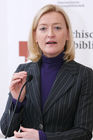 (C) fotodienst/Anna Rauchenberger - Wien, 13.02.2009 - Die Österreichische Nationalbibliothek präsentierte die Bilanz 2008 und stellte das Programm für 2009 vor, das nicht nur die weitere Digitalisierung der Bibliothek, sondern auch große Bau- und Sanierungsarbeiten vorsieht. FOTO: Dr. Johanna Rachinger, Generaldirektorin der Österreichischen Nationalbibliothek (ONB)