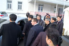 Chinas Premierminister Wen Jiabao umringt von Sicherheitsbeamten am WEF in Davos  Chinas premierminister Wen Jiabao's surrounded and protected by security people at the WEF in Davos