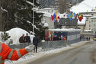 Stopp. Hier ist Endstation für alle normalsterblichen nicht WEF-Teilnehmer. Polizei-Sperre vor dem WEF-Kongresszentrum in Davos. 