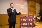 (C) fotodienst/Erika Mayer- Salzburg, 22.01.2009. Heffterhof Salzburg - Vertreter von über 100 Regionen nahmen an der Bundestagung der Genuss Region Österreich am Donnerstag in Salzburg teil. Höhepunkt der Veranstaltung war ein Empfang des neuen Landwirtschaftsministers Niki Berlakovich, der die Fortführung der erfolgreichen Initiative versprach. Die Genuss Region Österreich soll qualitativ und quantitativ weiter vertieft werden.  Der neue Landwirtschaftsminister DI Niki Berlakovich