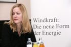 (C) fotodienst/Anna Rauchenberger - Wien, 22.01.2009 - Die Energieversorgung mit Gas geht unsicheren Zeiten entgegen. Nur erneuerbare Energien können langfristig eine sichere Energieversorgung gewährleisten. Allein die Windkraft könnte 2020 10 Prozent des österreichischen Strombedarfs decken. Die IG Windkraft fordert mehr Anstrengungen für ein rasches Inkrafttreten der beschlossenen Ökostromnovelle, Einspeistarife auf Europa-Niveau und eine engagierte Umsetzung der neuen EU-Richtlinie für Energie aus erneuerbaren Quellen.  FOTO: Dr. Ursula Nährer (Juristin der IG Windkraft)