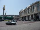 Freiheitsplatz von Tiflis mit Georgsmonument und Marriot-Hotel rechts.