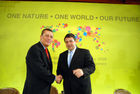 Pressekonferenz mit Umweltminister Gabriel und dem Umweltminister des Kongos Bononge.
Foto: Bundesumwelltminister Sigmar GABRIEL (re) und sein Amtskollege aus dem Kongo, Jose Endundo BONONGE.
Copyright by: Sepp Spiegl, Tel.: 0228 9483026, Fax.: 0228 9483027 {53129 Bonn, Moselweg 32, Deutsche Bank-Bonn, Kto.: 314967101, Blz.: 38070059}