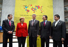 Bonn, 28.05.2008
Foto: v.l.n.r.: Srgjan KERIM, Präsident der UN-Vollversammlung, Bundeskanzlerin Angela MERKEL, Kanadas Premierminister Stephan Joseph HARPER, EU-Präsident Jose Manuel BARROSO und Umweltminister Sigmar GABRIEL
Copyright by: Sepp Spiegl, Tel.: 0228 9483026, Fax.: 0228 9483027 {53129 Bonn, Moselweg 32, Deutsche Bank-Bonn, Kto.: 314967101, Blz.: 38070059}