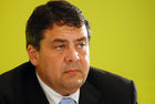 Bonn, 27.05.2008
Foto: Bundesumweltminister Sigmar GABRIEL
Copyright by: Sepp Spiegl, Tel.: 0228 9483026, Fax.: 0228 9483027 {53129 Bonn, Moselweg 32, Deutsche Bank-Bonn, Kto.: 314967101, Blz.: 38070059}