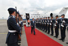 Bonn, 16.07.2008
Besuch des UN-Generaösekretärs in Bonn.
Foto: Ban Ki-Moon mit Ehefrau Ban Soon-teak steigen aus dem Flugzeug
Copyright by: Sepp Spiegl, Tel.: 0228 9483026, Fax.: 0228 9483027 {53129 Bonn, Moselweg 32, Deutsche Bank-Bonn, Kto.: 314967101, Blz.: 38070059}