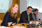 (c) fotodienst / Johannes Brunnbauer | UNCTAD World Investment Report 2011 in der Österreichischen Nationalbank
Im Bild vlnr.: Elisabeth Türk, Dr. Johannes Turner und Christian Gutlederer