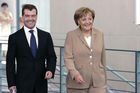 Berlin,den 05.06.2008-Bundeskanzleramt
Foto: Bundeskanzlerin Angela Merkel und 
Dmitri Medwedew, Praesident der russischen Foederation.
Copyright by: Reiner Zensen,
Gallierweg 15,53117 Bonn,
Tel.0170-8119315 
Mail: photo@reinerzensen.de
Foto honorarpflichtig und nur zur redaktionellen
Verwendung,
{Postbank Koeln Konto-Nr.425811505;
BLZ 37010050,
Veroeffentlichung gegen Honorar plus 7% Mwst.,Steuer-Nr. 205/5336/1051,Finanzamt Bonn-Innenstadt}, {Honorarpflichtiges Pressebild,Verwendung gegen Honorar nach Vereinbarung u.Belegexemplar.Keine Weitergabe an Dritte,keine Syndikation,keine Aufnahme in Archive oder Datenbanken,welche Dritten offenstehen.}, {No Syndication,no passing on to third parties,no taking up in archives or databanks,which are open to anyone}.