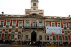 Treffpunkt der Madrilenen an Weihnachten:City-Hall in Madrid, Plaza del Sol, Meeting point of the Madrileons at the city hall at Plaza del Sol in Madrids center