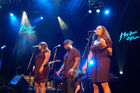 Chaka Khan SängerInnen Tiffany Smith, Mabvuto Carpenter und Antoinette Scruggs bei Auftritt am Jazz Festival Montreux. Chaka Khan backing vocals Tiffany Smith, Mabvuto Carpenter and Antoinette Scruggs performing at the Montreux Jazz Festival. 