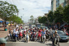 Vietnam: Saigon traffic millions of moped on their way through the streets of Saigon and hundrets of death per month within the daily ralley through the city.  
Jeden Tag strömen fahren Millionen von Vietnamesischen Mopefahren durch den Verkehr und setzen sich grossen Gefahren aus. Über 1000 Verkehrstote pro Jahr