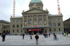 Switzerland/Bern: Abgesperrter Bundeshaupsplatz am 13.12.07 dem Tag der historischen Bundesratswahl und  mit der Abwahl von Bundesrat Christoph Blocher durch das Parlament.

Switzerland/Bern: The federal governemtn building is secured by a fence and police forces
on the historic day of the Bundesrats-elections 13.12.2007. 

