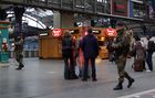 Die Bahnhöfe sind über die Festtage streng bewacht aus Angst vor Terror-Attacken