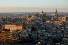 Toledo, die Hauptstadt der autonomen Region Castilla-La Mancha und Unesco-Weltkulturerbe seit 1987 ist gespickt mit unzähligen historischen Bauten im Mudéjar- und Gotik-Stil. Die Stadt am Tajo-Fluss beherrbergt Kirchen, Synagogen und Moscheen und war jahrhundertelang ein Schmelztiegel der Religionen