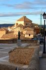 Das Weltkulturerbe La Cuenca liegt auf einem Felsplateau über den Schluchten des Jucar und Huécar und ist berühmt für seine hängenden Häuser (Casas Colgadas) und historischen Gebäuden sowie Klöster und Kathedralen