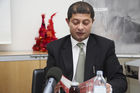 (C) fotodienst/Gudrun Krieger - Wien 03.12.2008 - Pressekonferenz - PAP Ratgeber-Paket - 60.000 Frauen jährlich mit unklarem Krebsabstrich konfrontiert: Dr. Michael Elnekheli (Facharzt für Frauenheilkunde und Geburtshilfe in Wien, Präsident d. Berufsverbandes Österreichischer GynäkologInnen (BÖG))