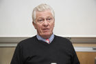 (C) fotodienst/Gudrun Krieger - Wien 03.12.2008 - Pressekonferenz - PAP Ratgeber-Paket - 60.000 Frauen jährlich mit unklarem Krebsabstrich konfrontiert:   Univ -Prof. Dr. Sepp Leodolter (Klinische Abt. f. allg. Gynäkologie und gynäkologische Onkologie an der mediz. Univ. Wien), Katharina Stemberger (Vorsitzende und Initiatorin der Österreichischen Initiative gegen Gebärmutterhalskrebs)