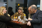 (C)fotodienst/Mag. Daniel Katzinger - Wien 12.12.2006 Astl PR und Christian Ebert mit seinem Team der machbar laden ein zum Cocktail trinken für einen guten Zweck, von jedem Cocktail geht ein Anteil direkt an DIE GRUFT (Caritas- Einrichtung im 6.Bezirk)Foto: Gäste