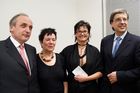 (c) fotodienst/Dan Carabas - Wien 31.03.06 - Kunst gegen Krebs - abcsg.gallery wird eröffnet FOTO: v.li.: Univ.-Prof. Dr. Jakesz, Inge Lasser, Gabi Kaltenböck, Univ.-Prof. Dr. Samonigg