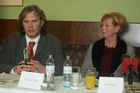 (c) fotodienst/Dan Carabas - Wien 2.03.06 - Pressekonferenz zum Thema Logopädie. FOTO: v.l.: Herr Edinger, Frau Habel