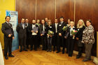Preisverleihung Future Network Cert, im Europasaal der Industriellenvereinigung, 22.11.2010 (c) Julia Fuchs für Fotodienst. Am Foto: Top Ten Requirements Engineers, Mag. Hans Müller ((Präsident des Future
Network Cert), Dr. Peter Hruschka (Atlantic Systems Guild), Sonja Haberl
(Vorstand Future Network Cert), Mag. Bettina Hainschink (Generalsekretärin
des Future Network)

