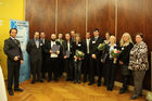 Preisverleihung Future Network Cert, im Europasaal der Industriellenvereinigung, 22.11.2010 (c) Julia Fuchs für Fotodienst. Am Foto: Top Ten Requirements Engineers, Mag. Hans Müller ((Präsident des Future
Network Cert), Dr. Peter Hruschka (Atlantic Systems Guild), Sonja Haberl
(Vorstand Future Network Cert), Mag. Bettina Hainschink (Generalsekretärin
des Future Network)

