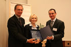 22.11.2010 (c) Julia Fuchs für Fotodienst. Am Foto:1. Platz Top Ten Requirement Engineers aus Österreich: Mag. Elfriede
Stoffaneller, Mag. Hans Müller (Präsident Future Network Cert) und Dr. Peter
Hruschka (Atlantic Systems Guild)

