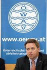 (C) fotodienst/Anna Rauchenberger - Wien 11.05.2006 - Der ÖWAV hat ein Politik-Memorandum 2006 erarbeitet, das die Anliegen der österreichischen Wasser- und Abfallwirtschaft an die europäische und nationale Politik formuliert. FOTO: GD Dr. Reinhard Platzer (Vizepräsident des ÖWAV, Bereich Recht & Wirtschaft, Kommunalkredit Austria AG, Wien).