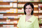 Die erfahrene Apothekerin Mag. Barbara Strobl, der Apotheke im Kräutergarten im Apo-Med-Center in Perchtoldsdorf bei Wien, wird ab sofort als Fachautorin für Sylvia Sima und ihre große Online-Familienplattform welovefamily.at schreiben. Im Bild: Apothekerin Mag. Barbara Strobl