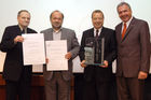 (C)fotodienst/Mag. Daniel Katzinger - Wien 17.11.2006Das Komitee der bedeutendsten internationalen Tourismusfilm-Festivals CIFFT prämiert heuer zum 18. Mal den weltbesten Tourismusfilm des Jahres 2006.Foto v.l.: Präs. Dr. Josef Schütz, Hr. Curt Faudon (Faudon Movies, Filmproduzent v. City Dance Film), Dr. Arthur Oberascher (ehem. Direktor von ÖW u. Vorstandsvorsitzender der Arcotel-Gruppe), Präs. Bgm. Matthias Krenn