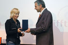 (C)fotodienst/Mag. Daniel Katzinger - Wien 17.11.2006Das Komitee der bedeutendsten internationalen Tourismusfilm-Festivals CIFFT prämiert heuer zum 18. Mal den weltbesten Tourismusfilm des Jahres 2006.Foto v.l.: Fr. Jasna Hribernik (Regisseurin - VPK Filmproduktion), Präs. Bgm. Matthias Krenn