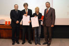 (C)fotodienst/Mag. Daniel Katzinger - Wien 17.11.2006
Das Komitee der bedeutendsten internationalen Tourismusfilm-Festivals CIFFT prämiert heuer zum 18. Mal den weltbesten Tourismusfilm des Jahres 2006.
Foto v.l.: Dr. Josef Schütz, Direktor Jan Ciglenecki (GF vom slowenischen Tourismusamt), Fr. Jasna Hribernik (Regisseurin - VPK Filmproduktion.), Präs. Bgm. Matthias Krenn